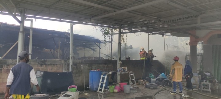Kebakaran di BK, Api Diduga Berasal dari Ledakan di Penumpukan Barang Bekas