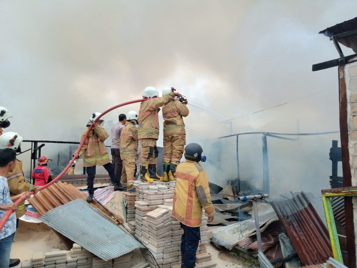 Pemukiman Dekat Bioskop Lama Loktuan Terbakar