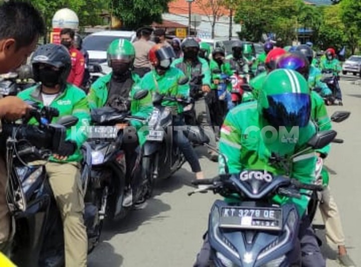 Sebulan Berjalan, Samsat Bontang Gratiskan Pajak Kendaraan bagi 77 Ojol dan Angkot