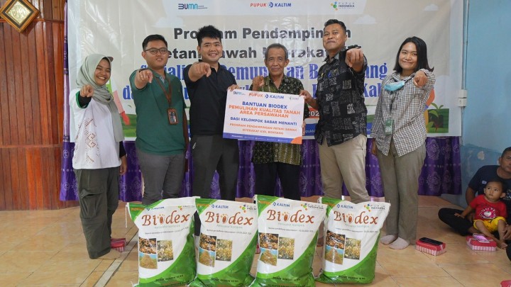 Tindaklanjut Pendampingan Lahan Persawahan, Pupuk Kaltim Edukasi Petani Nyerakat Kiri Pola Pemupukan Berimbang