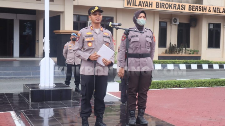 Gendong Ibu Hamil yang Pecah Ketuban, Polwan Bontang Terima Penghargaan