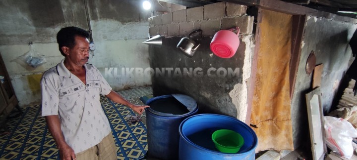 Berhari-hari Tak Mengalir, Warga Tanjung Laut Rutin Beli Air Tangki