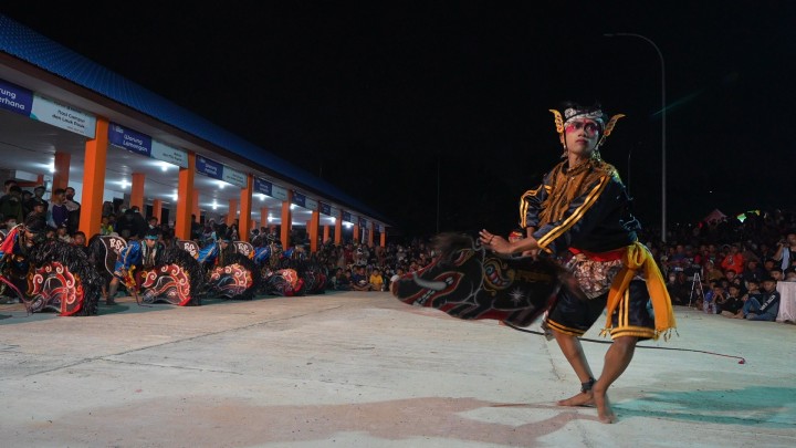 Dukung Pengembangan UMKM & Seni Budaya, PKT Gelar Kuda Lumping di Pujasera NPK Pelangi