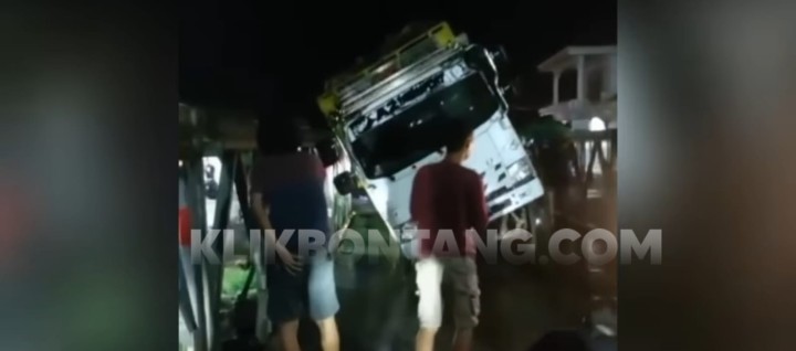 Jembatan di KM 5 Poros Bontang-Samarinda Jebol, Lalu Lintas Lumpuh