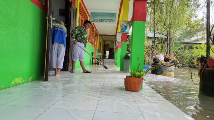 Sekolah Kebanjiran, Murid MAN Tak Belajar Berjam-jam