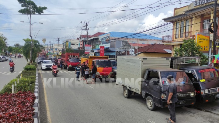 Antrean BBM Dipindah di Pantai Galau & Jalan Ir Soekarno Hatta, Pemkot Tetapkan Pekan Ini