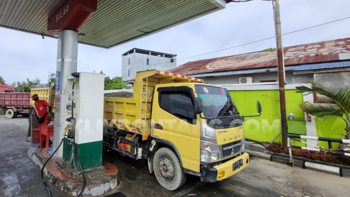 Batal Dialihkan, Antrean Solar 2 SPBU Tengah Kota Bontang Pakai Sistem Online