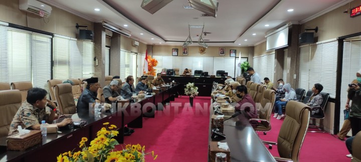 Motor Gratis untuk Ketua RT di Bontang Pakai Plat Hitam