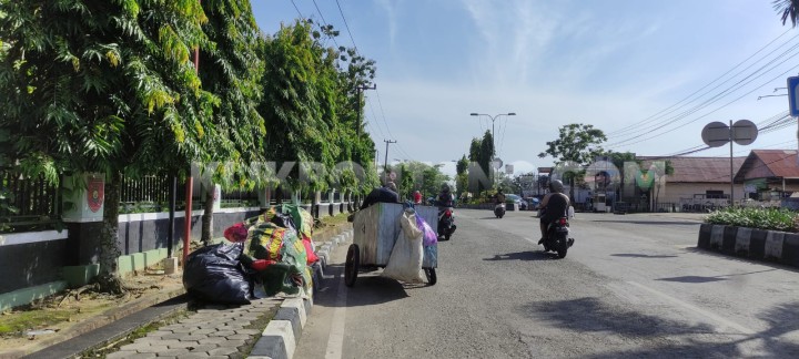 Warga Masih Buang Sampah di Pinggir Jalan, DLH Bontang Intens Sosialiasi
