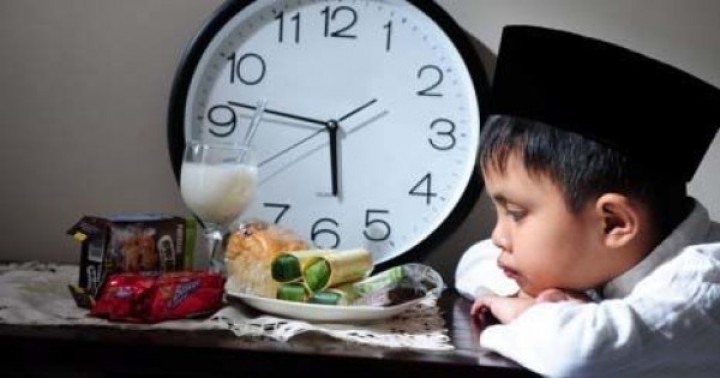 7 Cara Mengajarkan Anak Berpuasa di Bulan Ramadhan, Orangtua Perlu Lakukan dari Sekarang