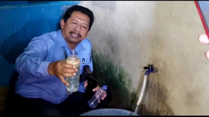 Air PDAM di Loktuan Dikeluhkan Warna Kuning, Direktur Perumda Tirta Taman Cek Lokasi
