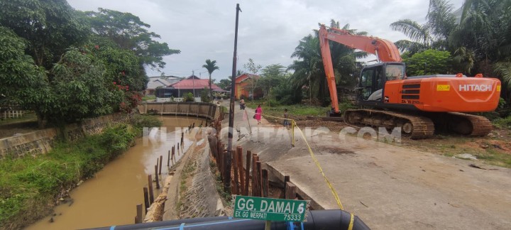 Dinas PUPR Bontang Mulai Perbaiki Turap Longsor di Kanaan 