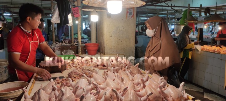 Jelang Ramadhan Harga Ayam dan Beras Terus Merangkak Naik