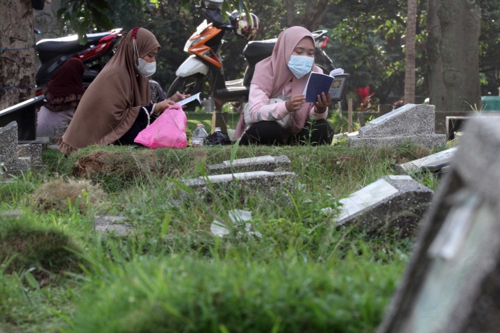 Tata Cara dan Doa Ziarah Kubur Jelang Ramadhan 2023