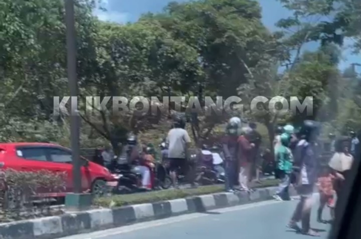 2 Motor Tabrakan di KM 6 Bontang, Korban Dilarikan ke Rumah Sakit