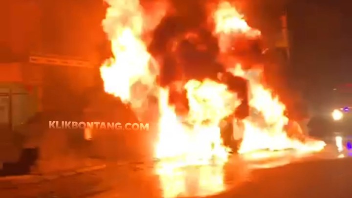 Mobil Pengetap BBM Ludes Terbakar, 6 Petugas Luka saat Padamkan Api 