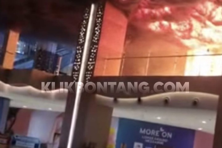 Trans Studio Makassar Terbakar; Pengunjung Panik Berlarian, Petugas Pecahkan Kaca 