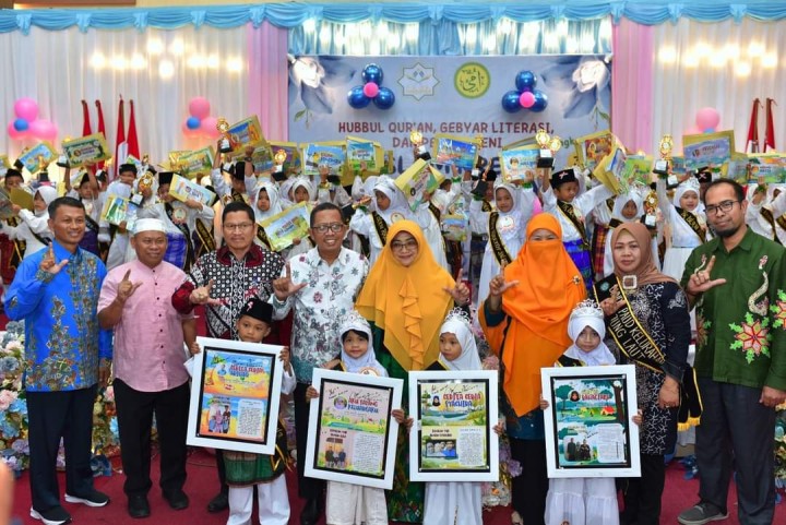 Pelepasan Siswa TK Salsabila Bontang Diisi Hubbul Qur'an hingga Peluncuran 75 Buku Karya Anak