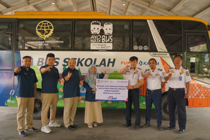 Dukung Peningkatan Layanan Pendidikan, Pupuk Kaltim Salurkan Fasilitas IoT bagi Bus Sekolah di Bontang