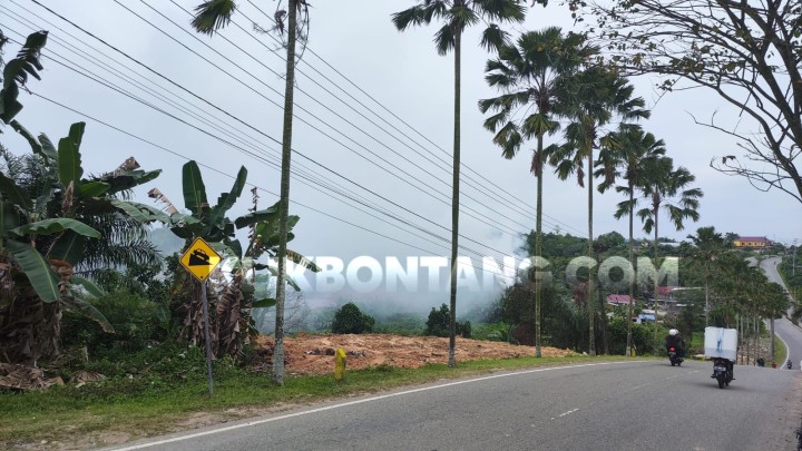 Hasil Pembakaran Batu Bata Bikin Kabut Tebal di dekat RSUD Bontang