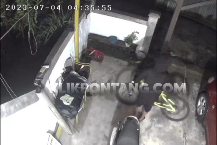 Maling Sepeda di Bontang Terekam CCTv, Dicurigai Sudah Sering Beraksi