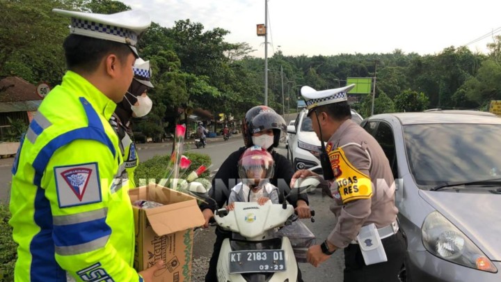Sepekan Operasi Patuh di Bontang Polisi Tilang 40 Pelanggar, yang Tertib Dapat Bingkisan