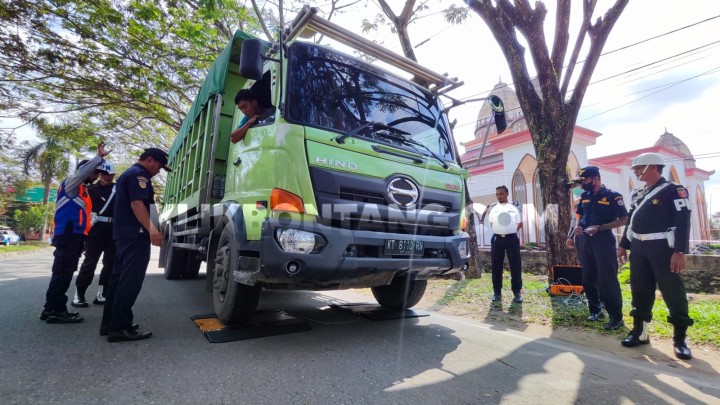 Lima Kali Razia, Petugas Dapati 30 Lebih Truk Odol Melintas di Jalan Bontang