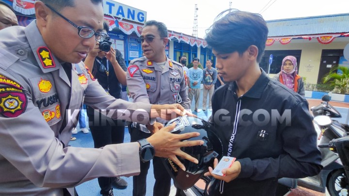 Tuna Rungu di Bontang Bisa Dapat SIM, Ada Stiker Khusus di Helm dan Kendaraan