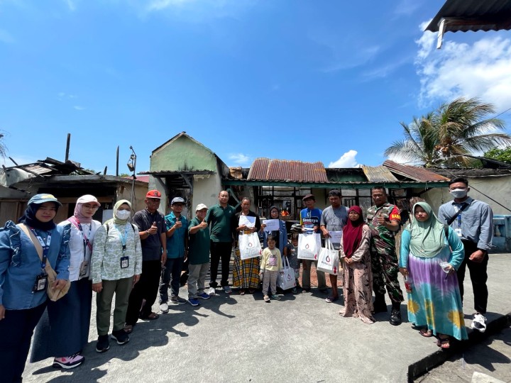 Badak LNG Sigap Bantu Warga Korban Kebakaran Berbas Pantai