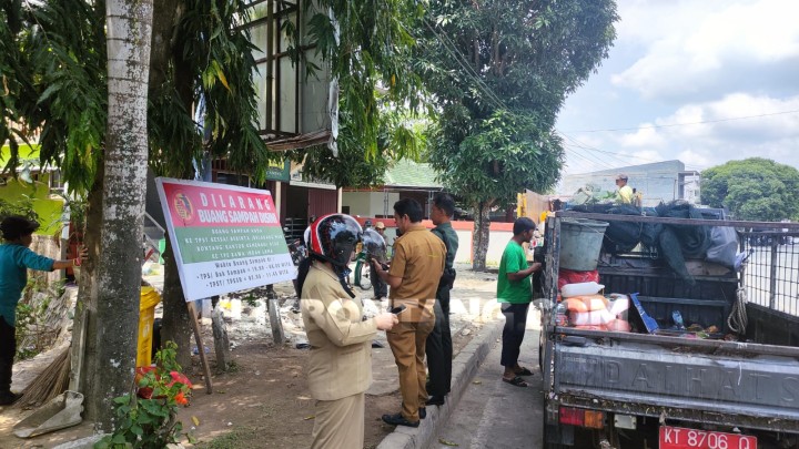 Giliran Bak Sampah Jalan DI Panjaitan Dibongkar, Warga Diminta Buang ke TPS Bontang Kuala atau Rawa Indah