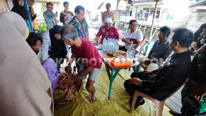 Ibu-Ibu Kesurupan saat PJ Gubernur Temui Ambo Bahas, Sebut Buaya Riska Tidak Bersalah 