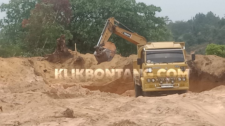 Kelompok Tani Adukan Galian C Diduga Ilegal dekat Kantor Polsek Bontang Barat