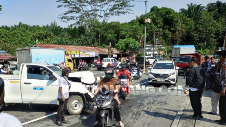 Rem Truk Blong Picu Kecelakaan Beruntun di Simpang 3 Jalan Tembus PKT
