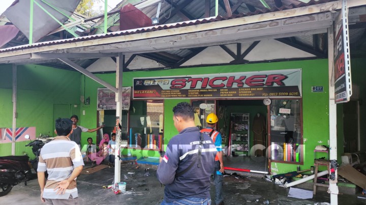 Ruko Stiker di Jalan DI Padjaitan Nyaris Terbakar, Sumber Api Diduga dari Kolong Rumah