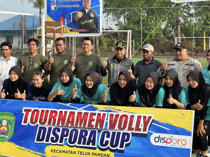 Buka Turnamen Voli di Teluk Pandan, Ketua DPRD: Junjung Tinggi Sportivitas