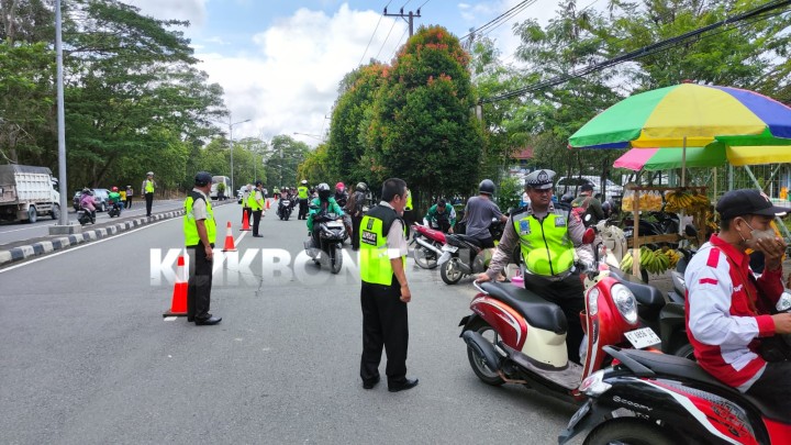 Razia Pajak STNK, Polantas Bontang Jaring 43 Kendaraan di Jalan Cipto Mangunkusumo