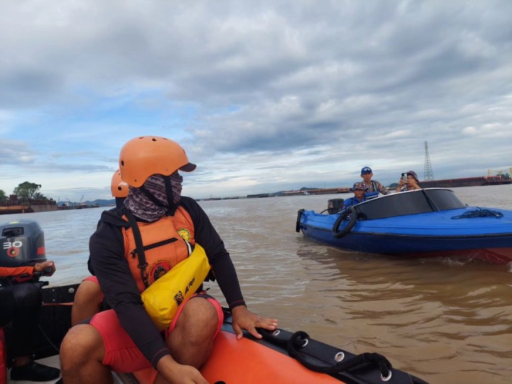 Diduga Terpeleset saat Buang Air Kecil, ABK Hilang di Sungai Mahakam