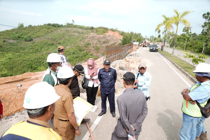 Faisal Soroti Proyek Turap Jalan Ir Soekarno Hatta, Kontraktor Tak Modal 