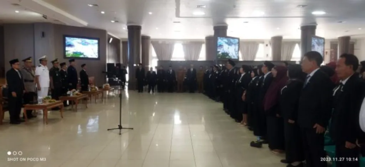 Mengabdi 30 Tahun, Guru di Kutim Terima Satya Lencana Karya