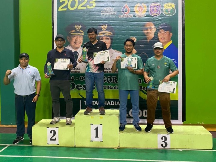 PB Bahari Raih Klub Terfavorit di Kejuaran Bulutangkis Wali Kota Cup 2023