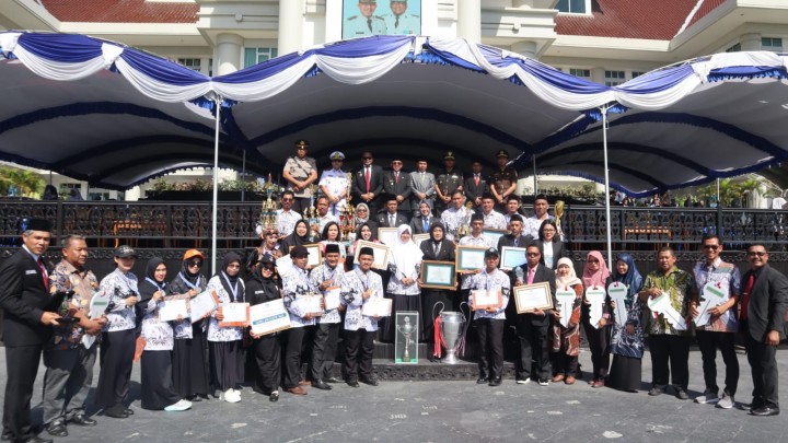 Pemkab Kutim Gelar Upacara Peringatan Hari Guru Nasional dan HUT PGRI