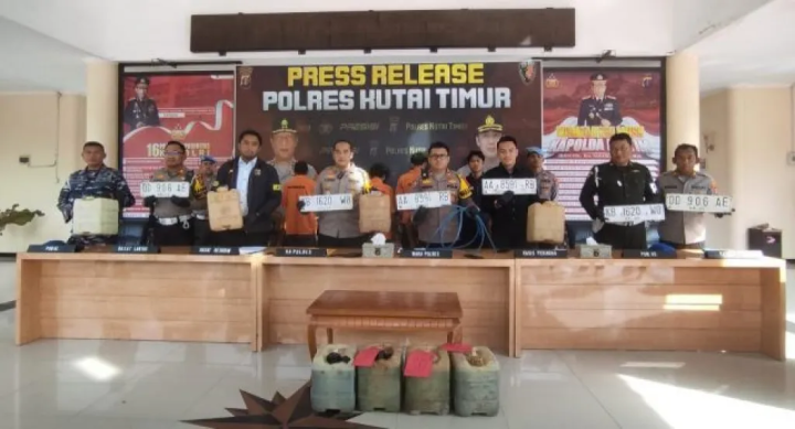 Pengetap dan Penadah BBM Subsidi di Sangatta Ditangkap Polisi