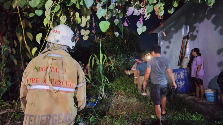 Gara-Gara Bakar Sampah Rumah Nyaris Terbakar, Damkar Terjunkan 3 Armada