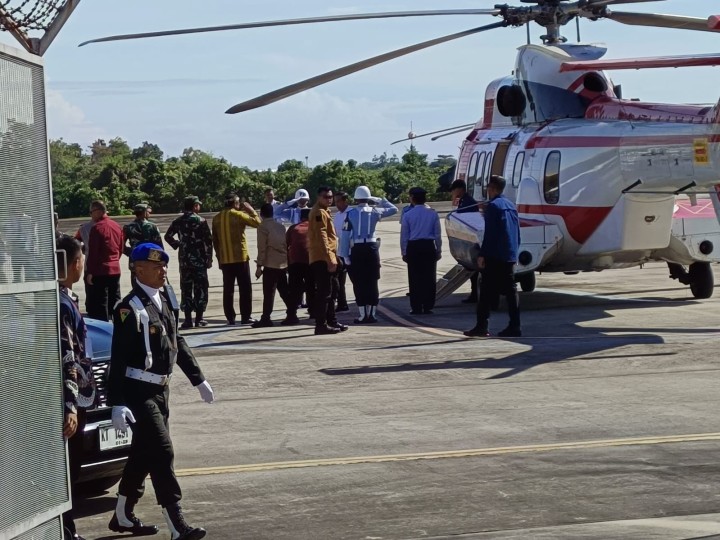 Jokowi Tiba di Bontang, Tempuh Rute Jalanan Kota ke Lokasi Acara