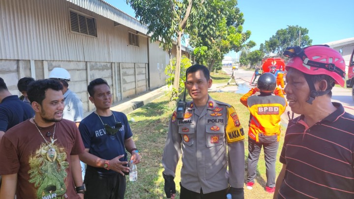 Panji Petualang Muncul Saat Pemadaman Api di Lokasi Pabrik Tua Loktuan