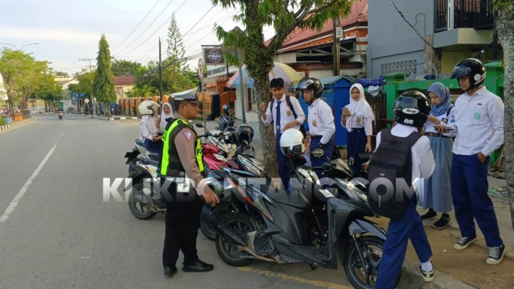 Hampir Setiap Pagi Polantas Bontang Tilang Pelanggar Lalu Lintas, Didominasi Pelajar