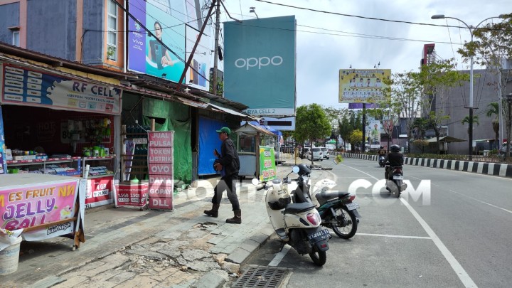 Proyek Perbaikan Trotoar dan Drainase di Jalan Ahmad Yani Dilanjutkan Tahun Ini, Pemilik Toko Diminta Mendukung