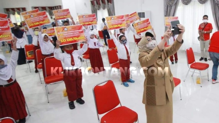 Menyimak Program Pendidikan ala Neni Moerniaeni, Kartu Bontang Pintar hingga Ciptakan 1 Sarjana Tiap Keluarga Miskin