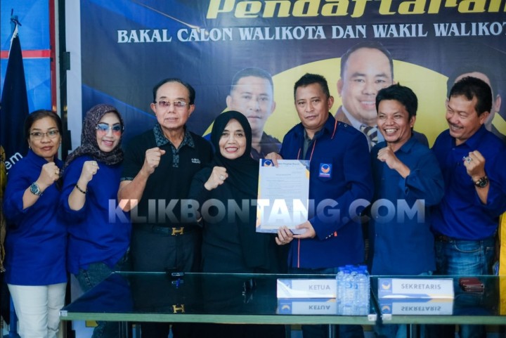 Neni Moerniaeni Jadi Bacalon Wali Kota Pertama Kembalikan Formulir ke Nasdem