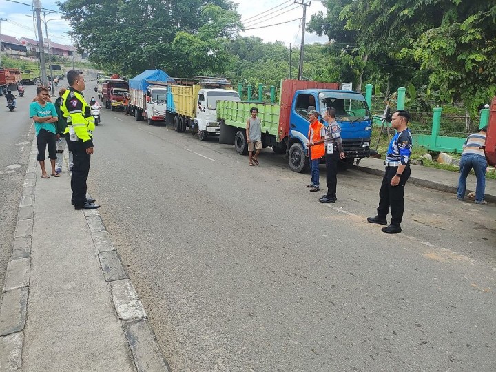 Pihak Sekolah dan Warga Keluhkan Antrean Truk di SPBU KM 3, Langsung Ditertibkan Polisi